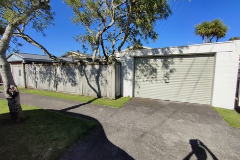 Photo of property in 9 Hoyle Place, New Plymouth, 4310