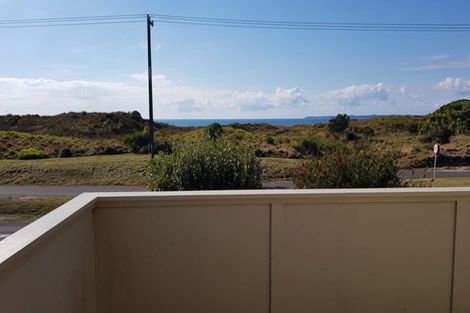 Photo of property in 828a Papamoa Beach Road, Papamoa Beach, Papamoa, 3118