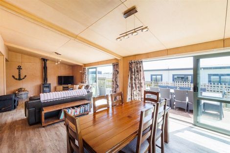 Photo of property in 35 Barling Street, Himatangi Beach, Foxton, 4891