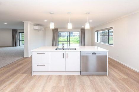 Photo of property in 32 Tirimoana Place, Otamatea, Whanganui, 4501