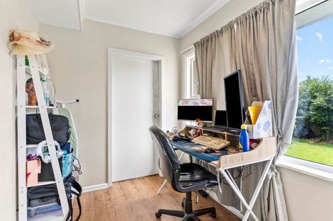 Photo of property in 2/13 Ocean View Road, Hillcrest, Auckland, 0627