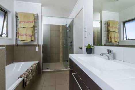 Photo of property in 1 Busbridge Place, Hillcrest, Auckland, 0627