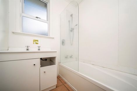 Photo of property in 5 Charles Major Place, Hawera, 4610