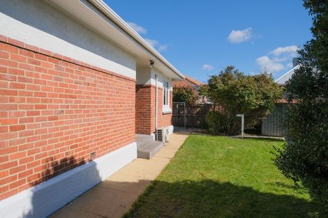 Photo of property in 14 Royal Crescent, Saint Kilda, Dunedin, 9012