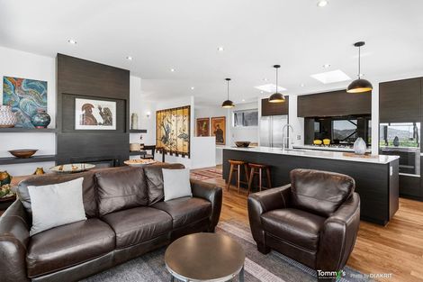 Photo of property in 122 Nicholson Road, Khandallah, Wellington, 6035