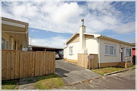 Photo of property in 3 Avenue Road, Foxton, 4814