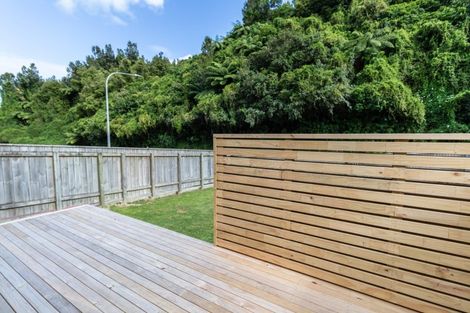 Photo of property in 68 Newlands Road, Newlands, Wellington, 6037