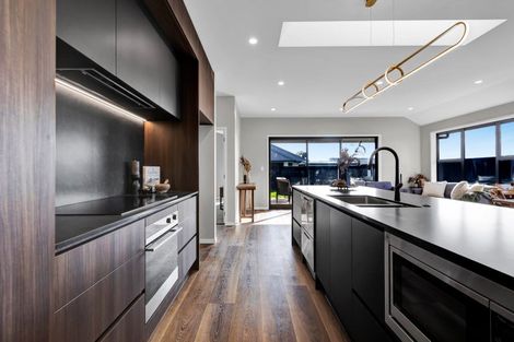 Photo of property in 6 Oliver O'leary Way, Westown, New Plymouth, 4310