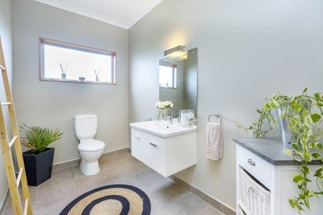 Photo of property in 4 Mount Marua Way, Timberlea, Upper Hutt, 5018