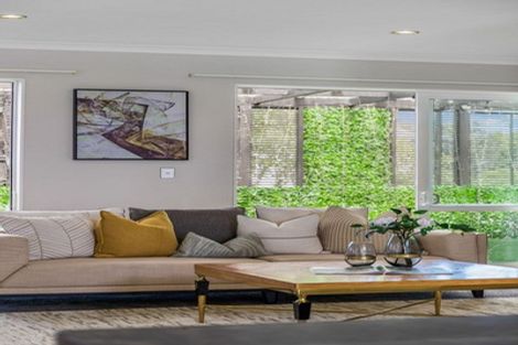 Photo of property in 8 Andy Crescent, Flat Bush, Auckland, 2016