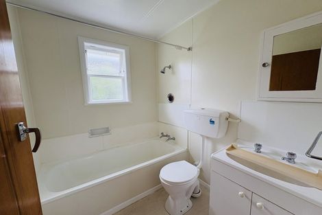 Photo of property in 80a Wikiriwhi Crescent, Awapuni, Palmerston North, 4412