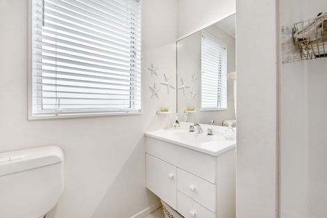 Photo of property in 54a Yeovil Road, Te Atatu Peninsula, Auckland, 0610