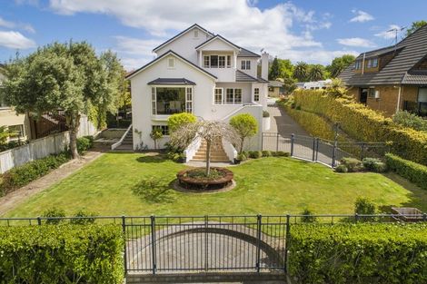 Photo of property in 11 The Oaks, Awapuni, Palmerston North, 4412
