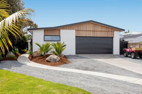 Photo of property in 61 Simpson Road, Papamoa Beach, Papamoa, 3118