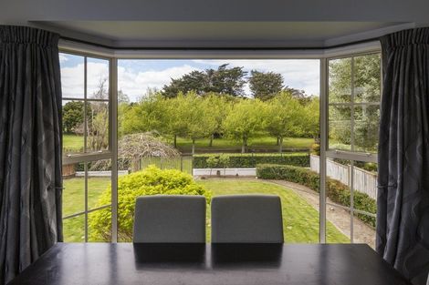 Photo of property in 11 The Oaks, Awapuni, Palmerston North, 4412