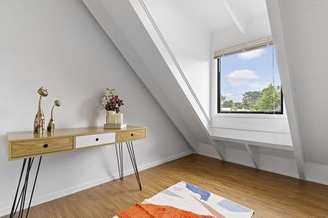 Photo of property in 2/9 Wharf Road, Te Atatu Peninsula, Auckland, 0610