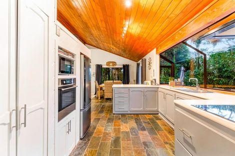 Photo of property in 84 Mountain Road, Henderson Valley, Auckland, 0612