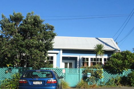 Photo of property in 27 Hinau Street, Eastbourne, Lower Hutt, 5013