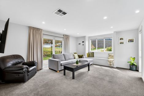 Photo of property in 77 Oak Road, Poraiti, Napier, 4112