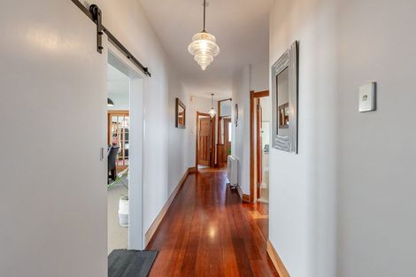 Photo of property in 9 Wha Street, Lyall Bay, Wellington, 6022