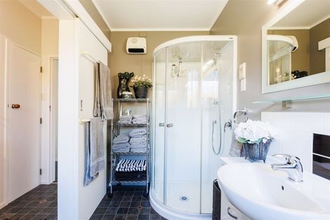 Photo of property in 7 Dampier Avenue, Awapuni, Palmerston North, 4412