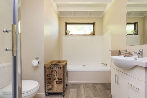 Photo of property in 6 Adams Place, Kelvin Grove, Palmerston North, 4414