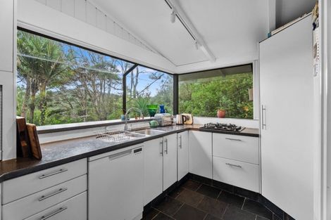 Photo of property in 185 Laingholm Drive, Laingholm, Auckland, 0604