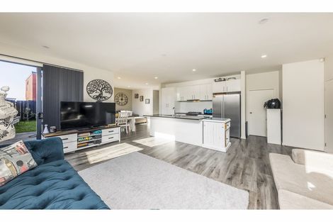 Photo of property in 1 Te Aparangi Road, Papakura, 2110