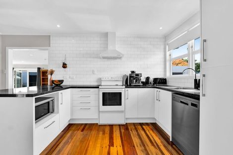 Photo of property in 9 Manu Crescent, Upper Vogeltown, New Plymouth, 4310