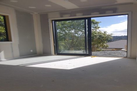 Photo of property in 9 Lowry Heights, Stokes Valley, Lower Hutt, 5019