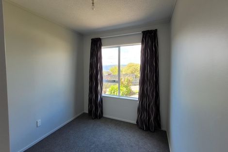 Photo of property in 22 Jasmine Grove, Maungaraki, Lower Hutt, 5010