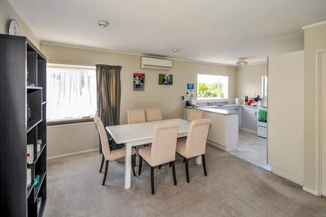 Photo of property in 1/33 Kiteroa Terrace, Rothesay Bay, Auckland, 0630