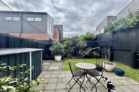Photo of property in 1a Lowe Street, Belmont, Auckland, 0622