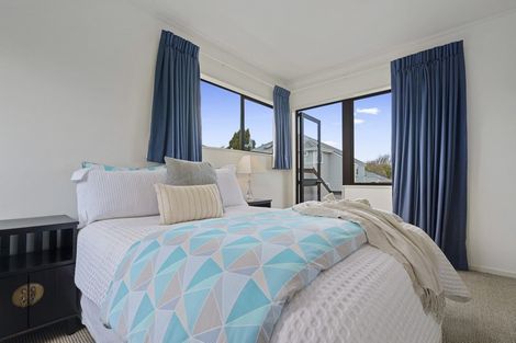 Photo of property in 13a Horotutu Road, Greenlane, Auckland, 1061