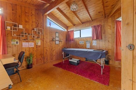 Photo of property in 24 Montjoy Street, Stratford, 4332