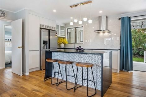 Photo of property in 108 Weatherly Road, Torbay, Auckland, 0630