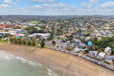 Photo of property in 2/30 Manly Esplanade, Browns Bay, Auckland, 0630