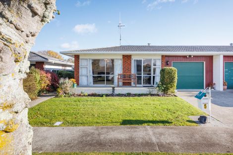 Photo of property in 5 Hollows Crescent, Takaro, Palmerston North, 4412