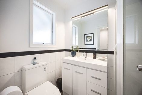 Photo of property in 29 Masterton Road, Rothesay Bay, Auckland, 0630