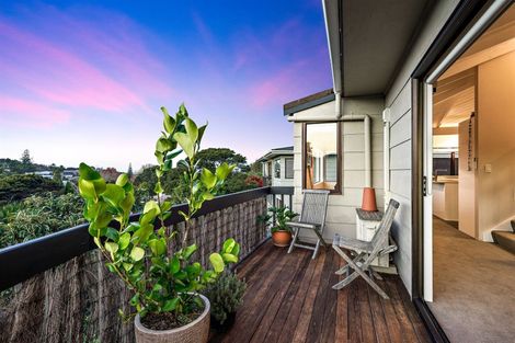 Photo of property in 2/6 Braemar Road, Rothesay Bay, Auckland, 0630