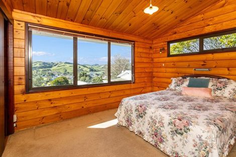 Photo of property in 13 Rautawhiri Road, Helensville, 0800