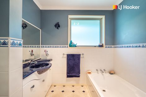 Photo of property in 60 Marion Street, Macandrew Bay, Dunedin, 9014