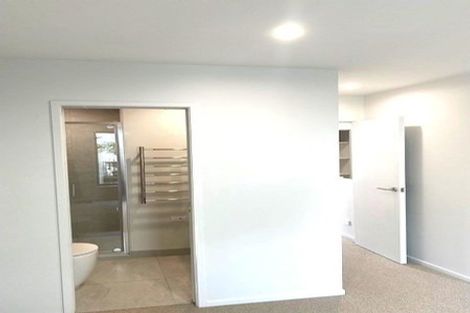 Photo of property in 19 Lyons Avenue, Murrays Bay, Auckland, 0630