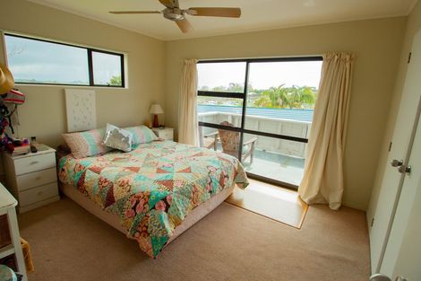 Photo of property in 18 Margaret Drive, Omokoroa, 3114