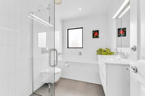 Photo of property in 37 Vincent Street, Waterloo, Lower Hutt, 5011