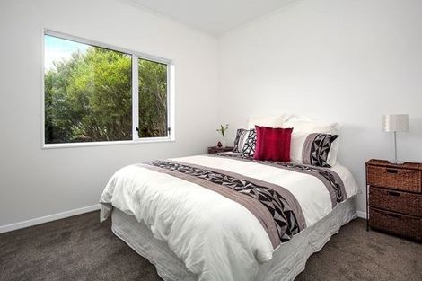 Photo of property in 3 Larsen Crescent, Tawa, Wellington, 5028