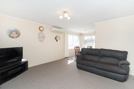 Photo of property in 8 Forbes Place, Kelvin Grove, Palmerston North, 4414