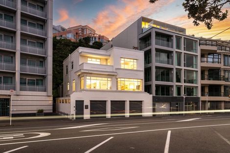 Photo of property in 90 Oriental Parade, Oriental Bay, Wellington, 6011