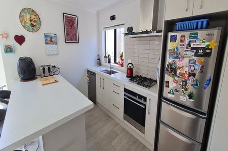 Photo of property in 10/9 Surrey Street, Tawa, Wellington, 5028