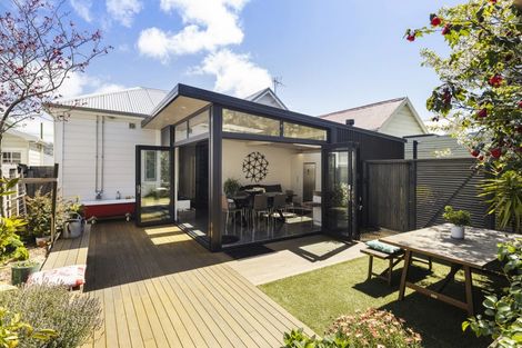 Photo of property in 13 Porritt Avenue, Mount Victoria, Wellington, 6011